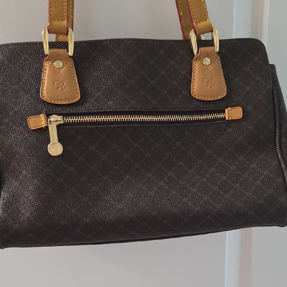 Rioni Signature East-West Shoulder Bag - Picture 5 of 16